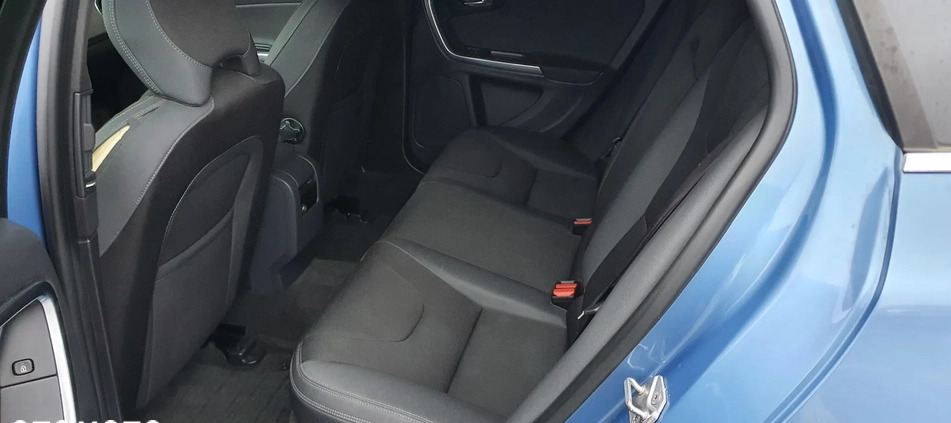 Volvo V60 cena 17500 przebieg: 231000, rok produkcji 2014 z Nowy Targ małe 121